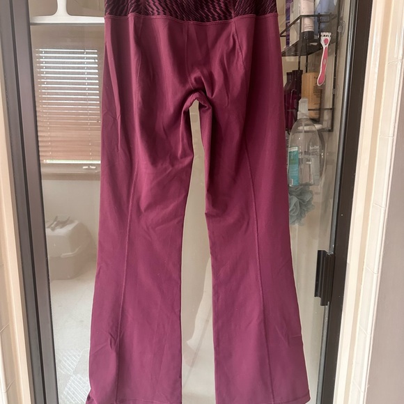Flare mulberry  Lululemon leggings - Picture 3 of 5